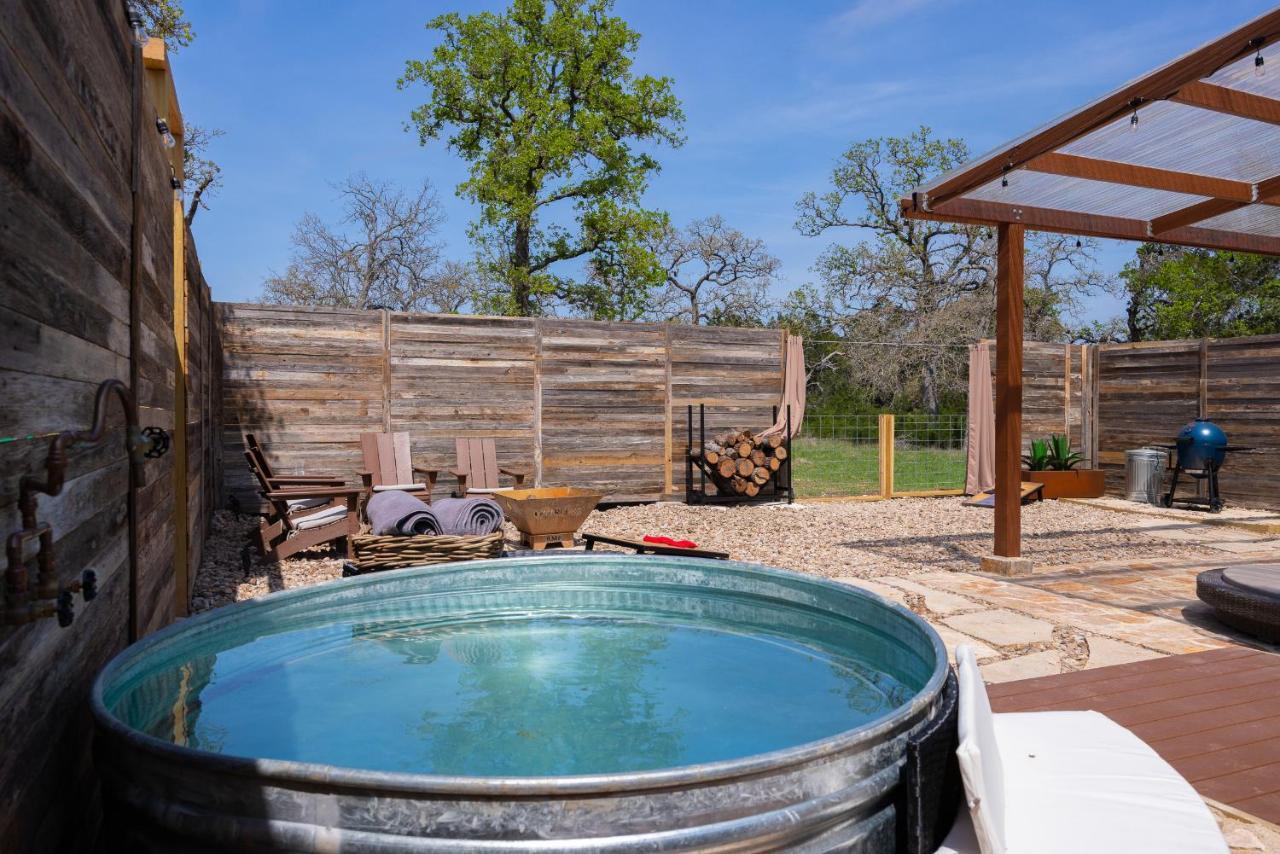 Romantic Tiny Luxury Retreat W Heated Pool, Sauna N Outdoor Shower In Wimberley 10 Acres Exteriör bild
