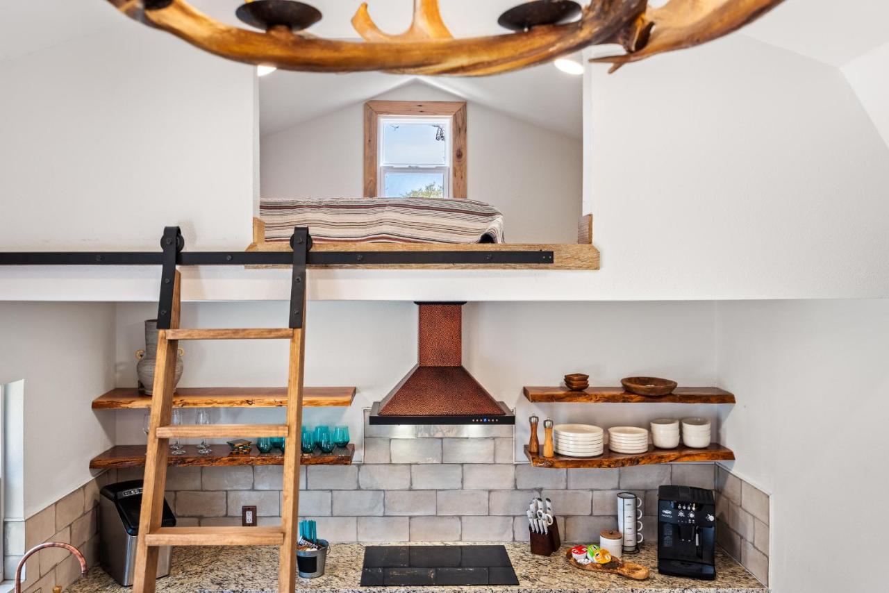 Romantic Tiny Luxury Retreat W Heated Pool, Sauna N Outdoor Shower In Wimberley 10 Acres Exteriör bild