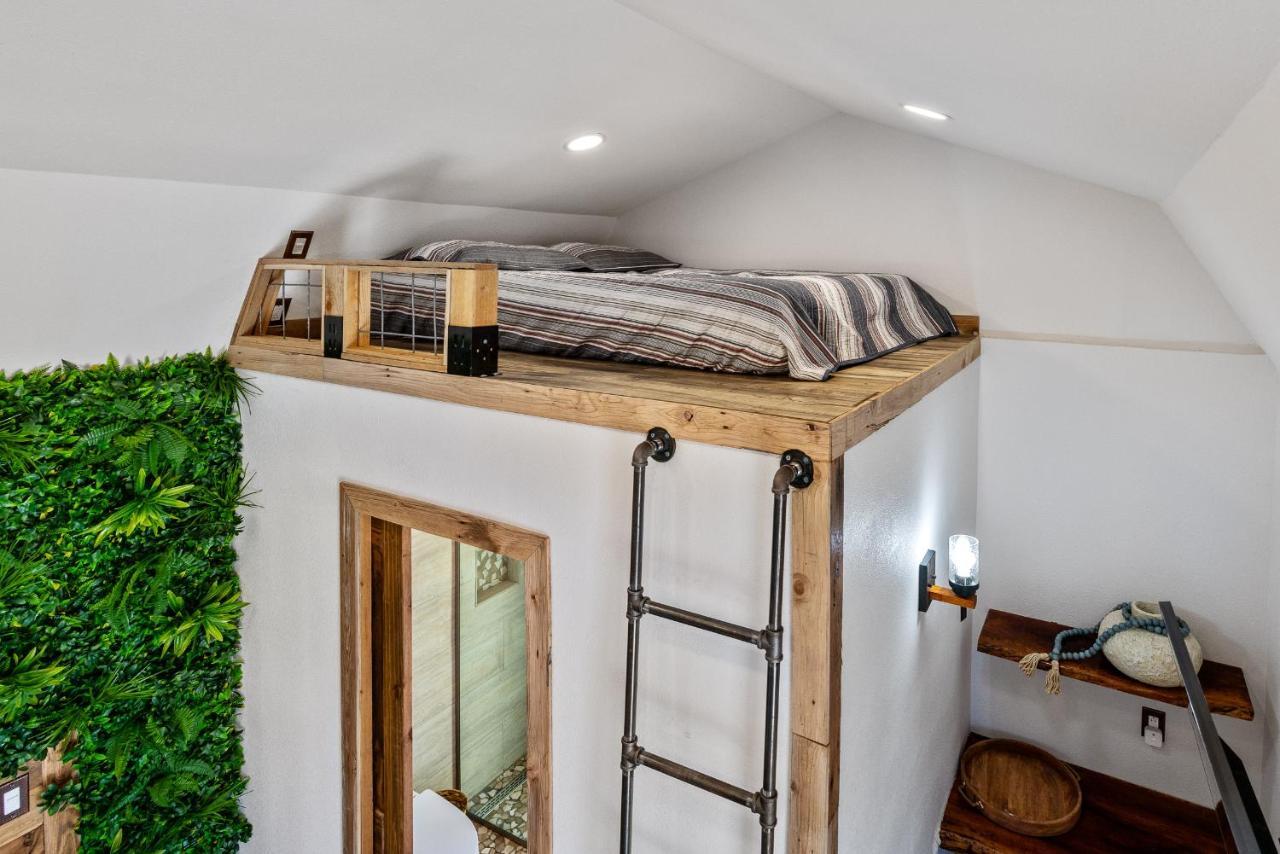 Romantic Tiny Luxury Retreat W Heated Pool, Sauna N Outdoor Shower In Wimberley 10 Acres Exteriör bild